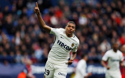 浩瀚电竞焦点-佩洛娃这脚射门力量十足