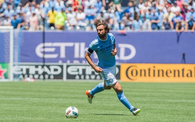 浩瀚电竞-克瓦拉茨赫利亚助攻奥斯梅恩挑射