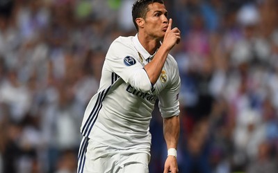 浩瀚电竞热评-远藤航训练中一丝不苟的态度专业